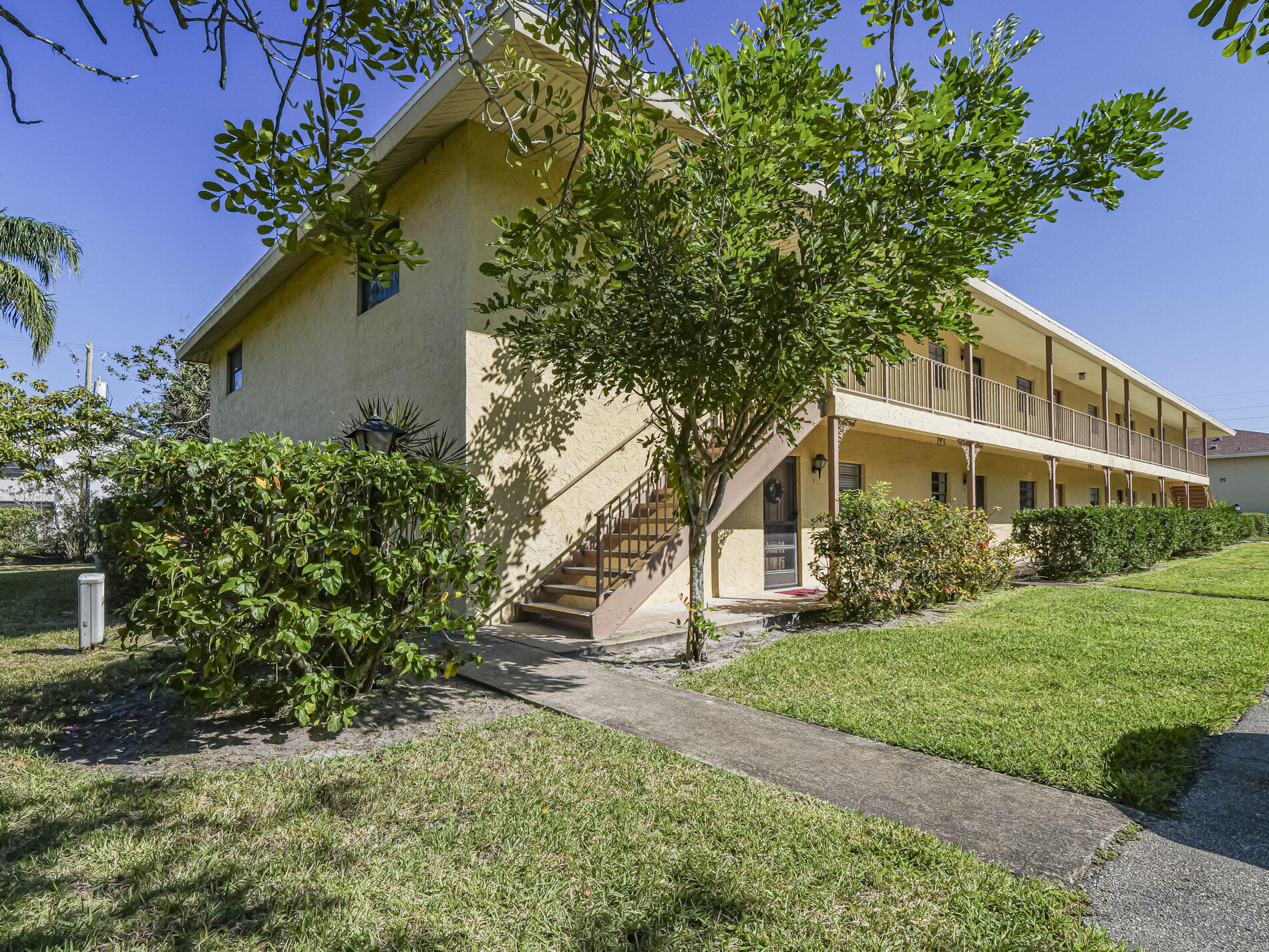OAK PARK TERRACE UNITS 1-16 - Residential Lease