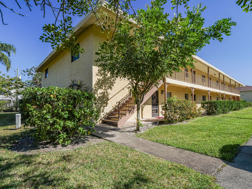 Photo of 400 18th Street #G2, Vero Beach, FL 32960 (MLS # B26023875)