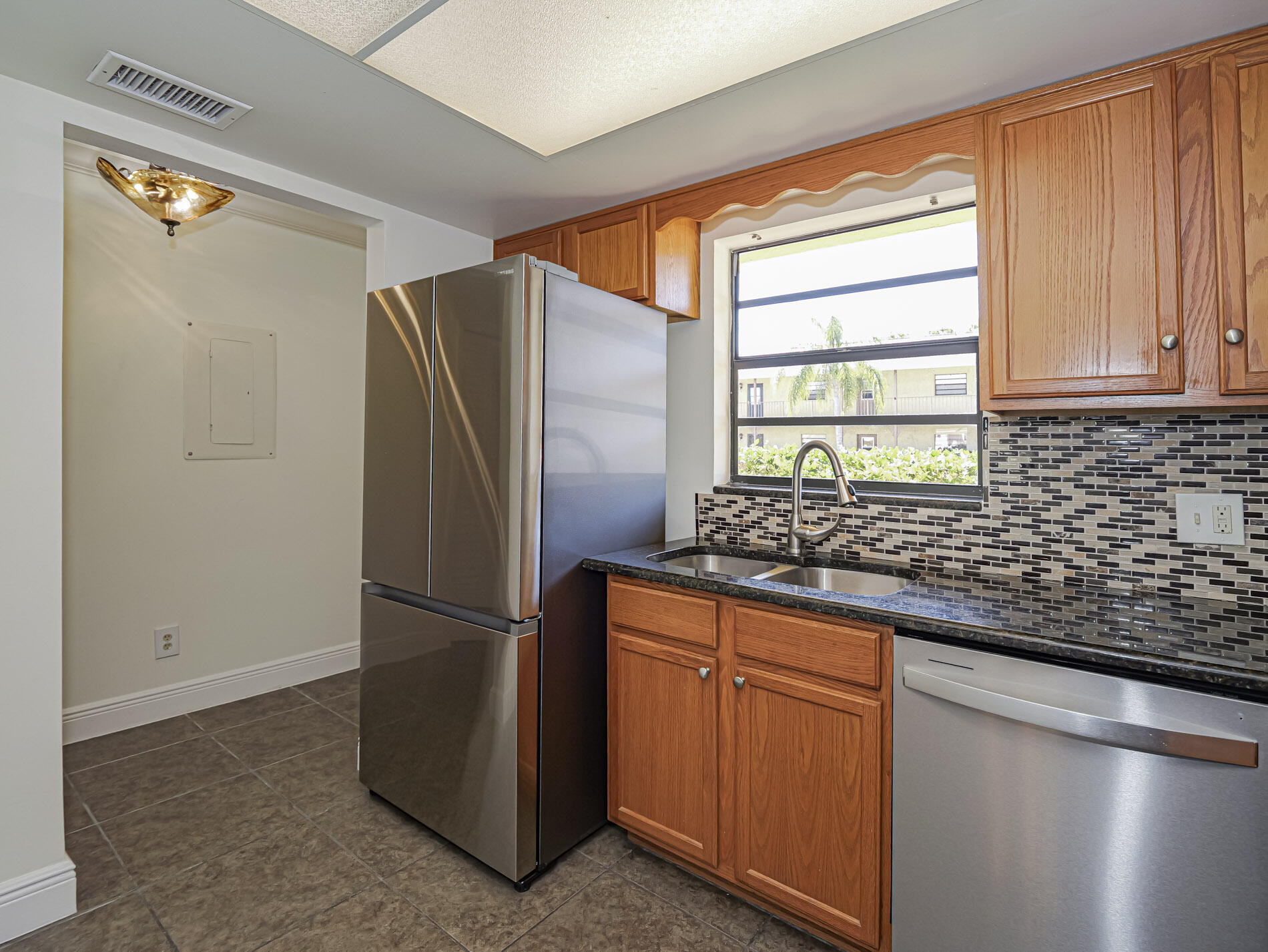 OAK PARK TERRACE UNITS 1-16 - Residential Lease