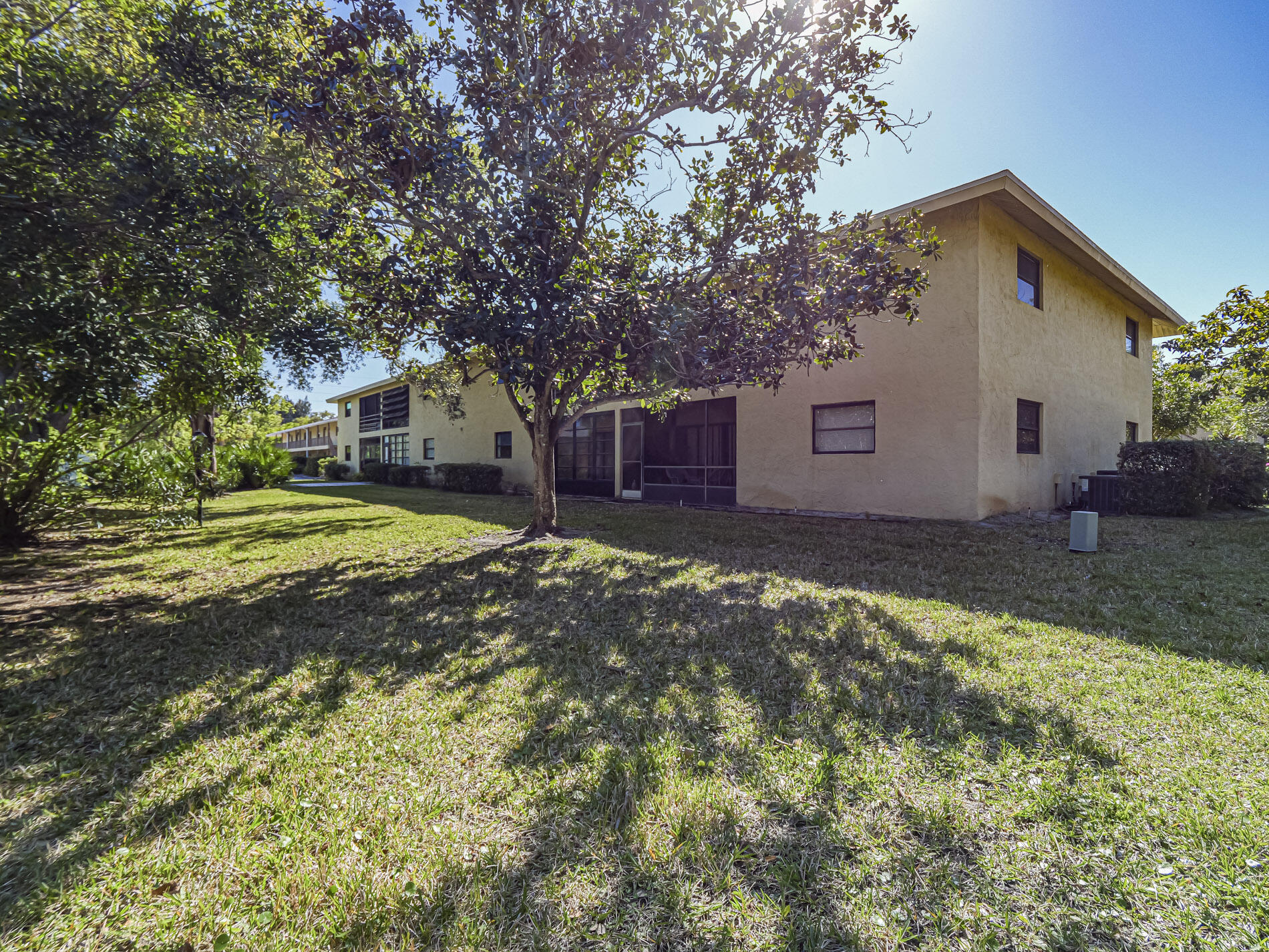 OAK PARK TERRACE UNITS 1-16 - Residential Lease