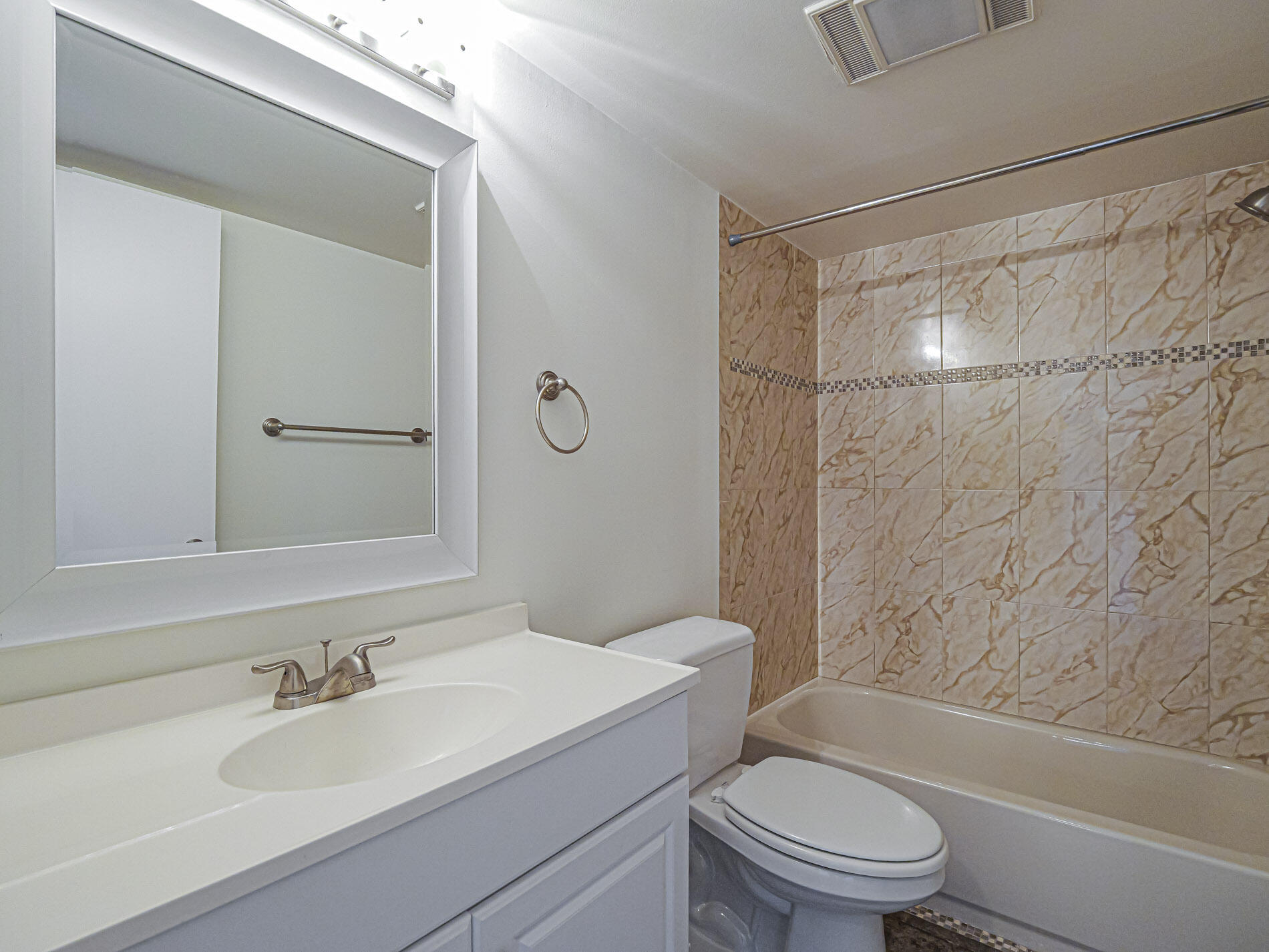 OAK PARK TERRACE UNITS 1-16 - Residential Lease