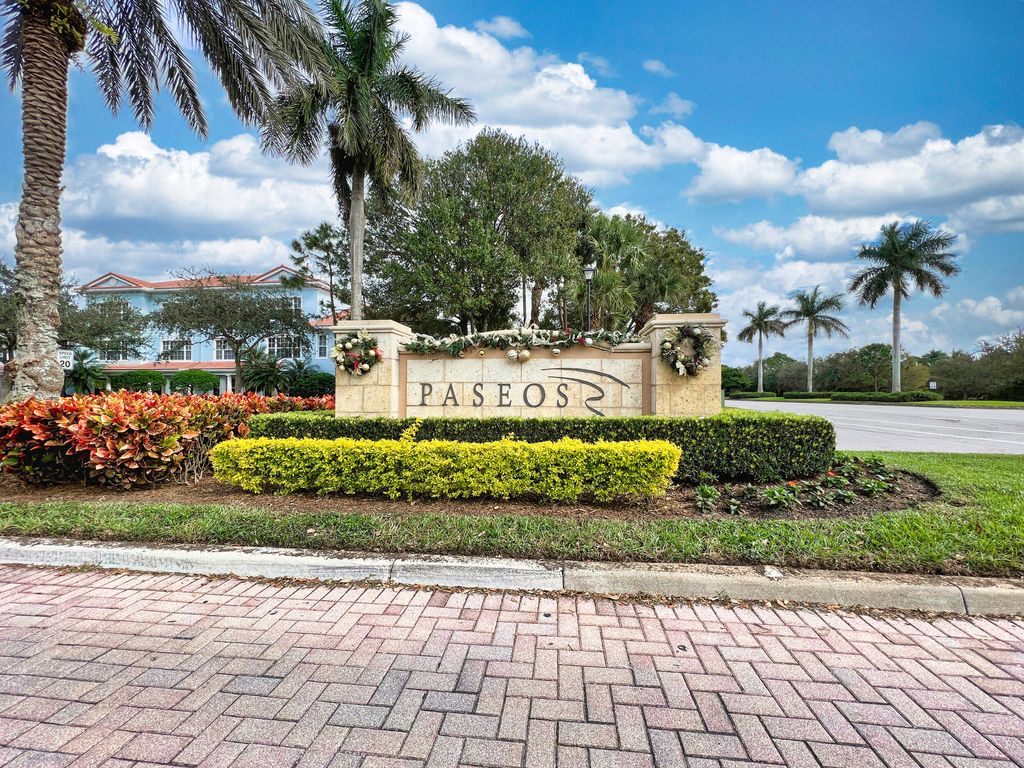 Photo of 207 Via Rosina, Jupiter, FL 33458 (MLS # B26007898)