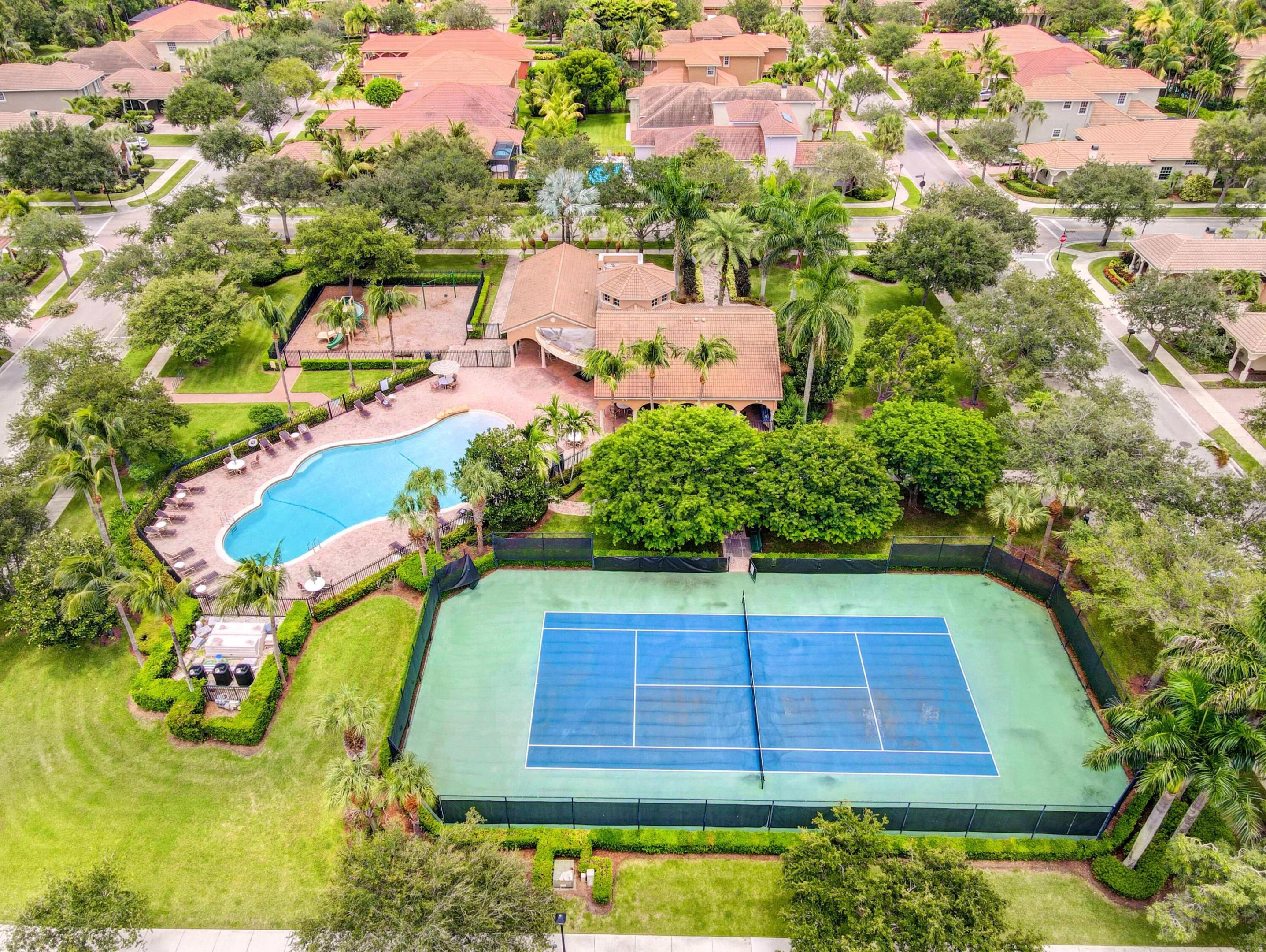 Paseos / Pines on Pennock - Residential