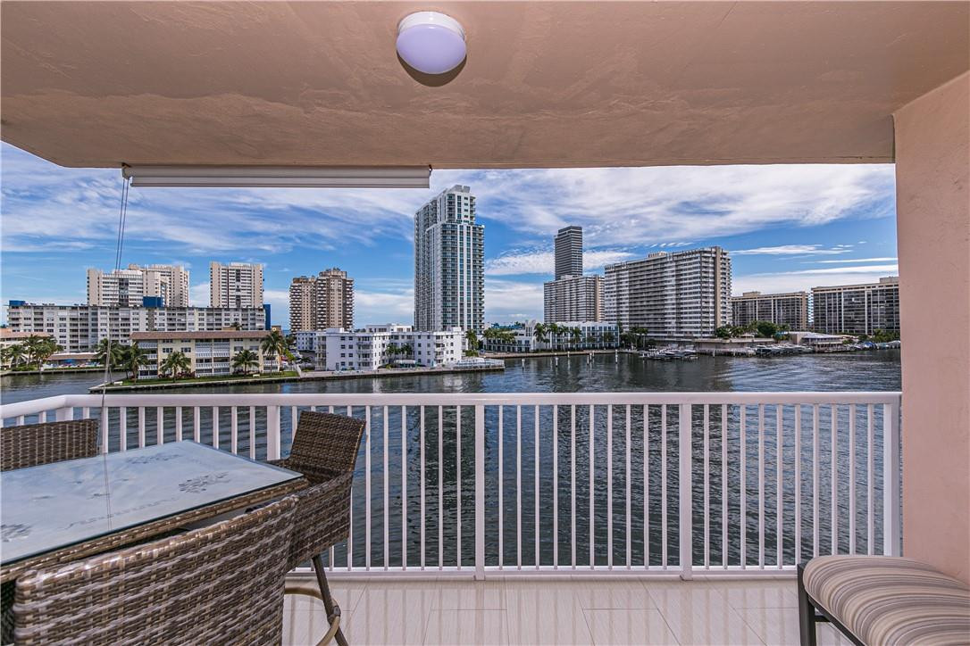 DORSEY ARMS - Residential