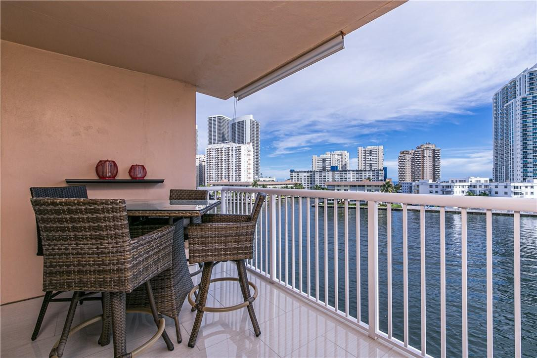 DORSEY ARMS - Residential