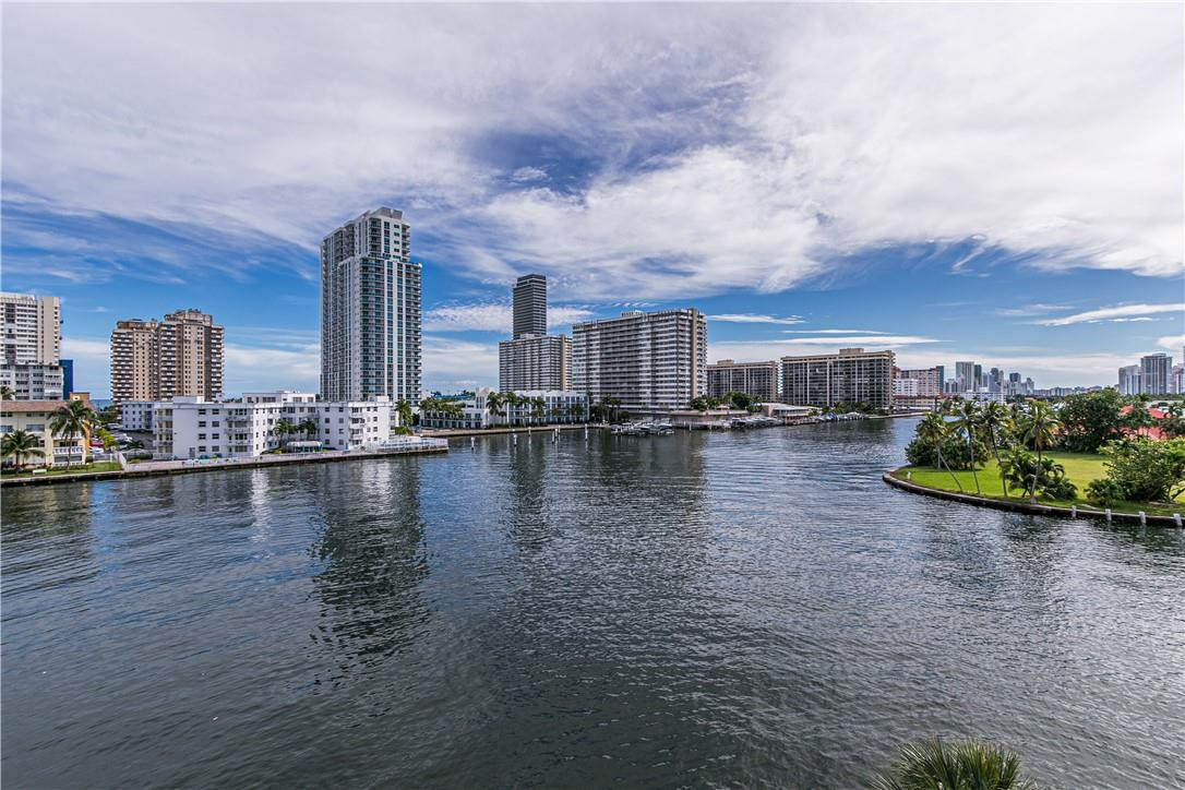 DORSEY ARMS - Residential