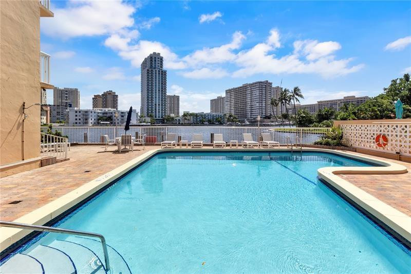 DORSEY ARMS - Residential