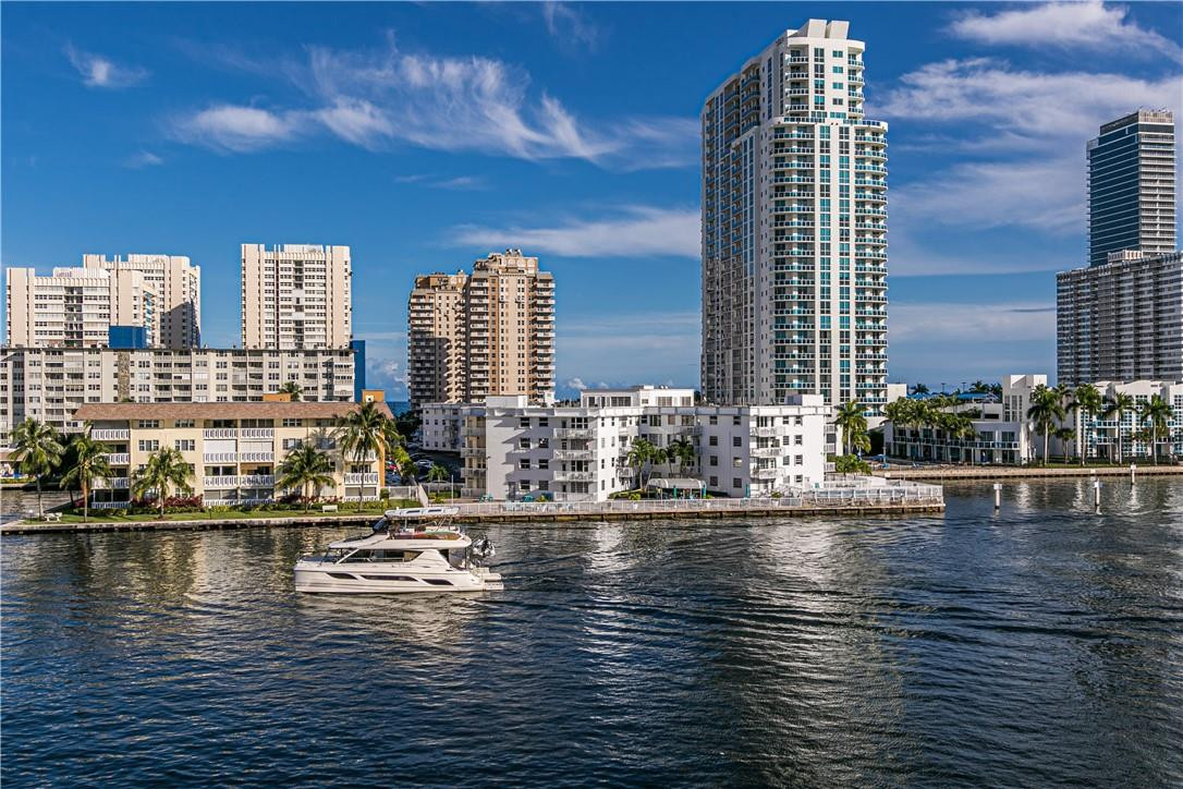 DORSEY ARMS - Residential