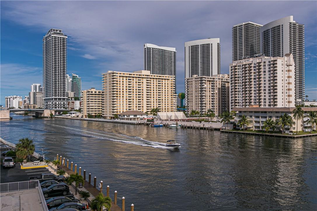 DORSEY ARMS - Residential