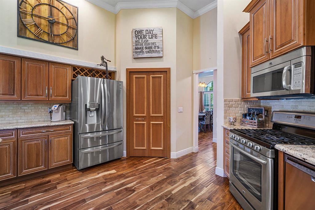 LEGEND LAKE ESTATES - Residential