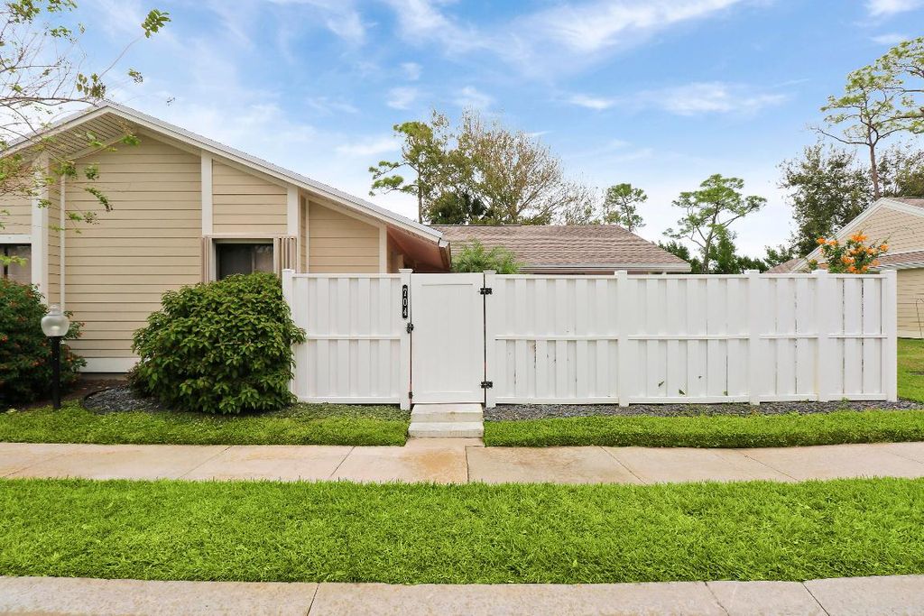 Photo of 704 Summer Winds Lane, Jupiter, FL 33458 (MLS # R10943328)