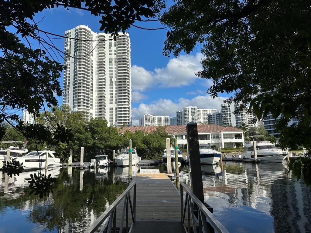 MYSTIC POINTE TOWER 600 C - Residential