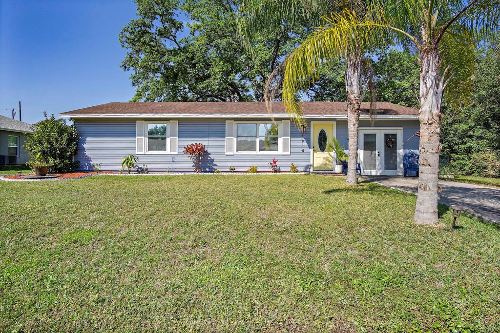 Photo of 1914 SW Beauregard Street, Port Saint Lucie, FL 34953 (MLS # R10967962)