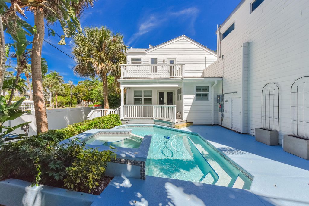 Photo of 228 SE Pelican Drive, Stuart, FL 34996 (MLS # R10991503)