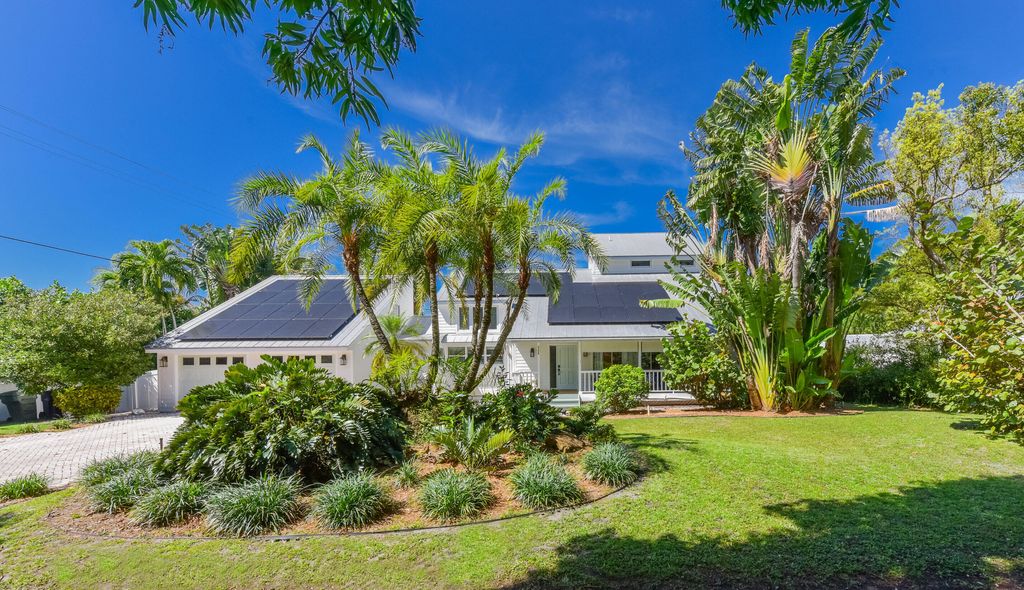 Photo of 228 SE Pelican Drive, Stuart, FL 34996 (MLS # R10991503)