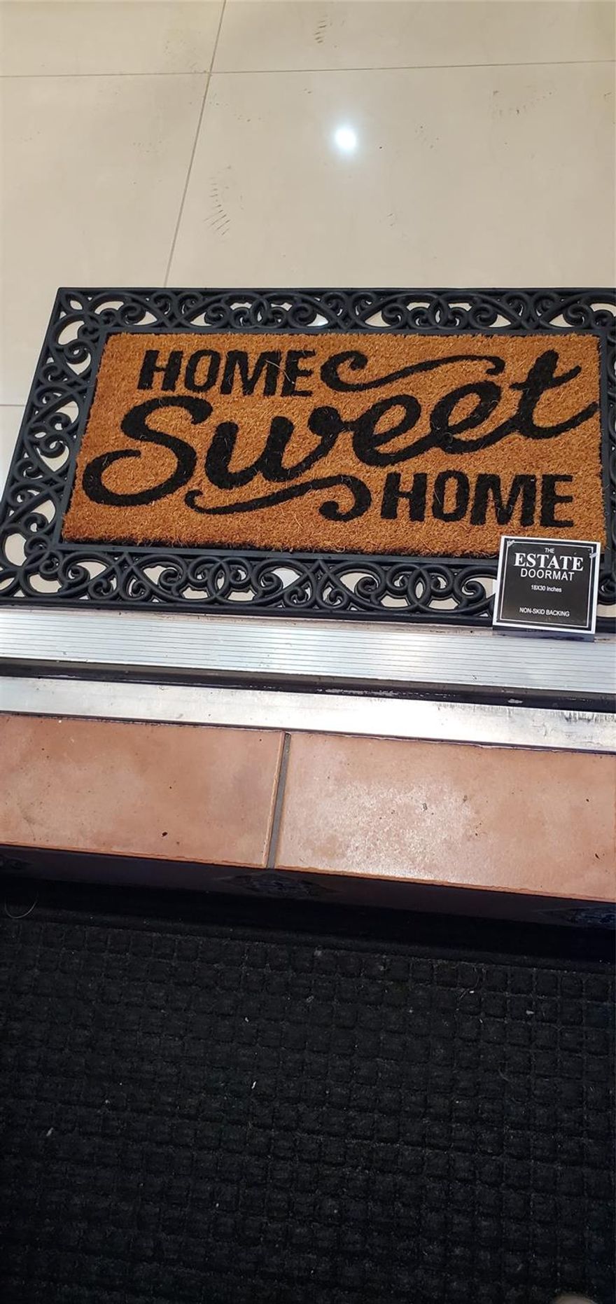 ESCAPE TO PARADISE.  LIVE, WORK & PLAY IN THE PHENOMENAL ACTIVE ADULT COMMUNITY 55+ OF KINGS POINT.  NO BLACK ICE OR MOUNDS OF SNOW.  DRINK YOUR COFFEE OVERLOOKING THE LAKE FROM YOUR 3RD FLOOR BALCONY.   IN UNIT FULL SIZE WASHER/DRYER.   CUSTOM WALK IN CLOSETS.   ENJOY THE SPACE THAT PAYS.  IDEAL OPPORTUNITY TO LEVERAGE YOUR SKILLS WHILE DESIGNING THE LIFE OF YOUR DREAMS.  CREATE A GREAT THIRD ACT.  SHARE YOUR WISDOM FROM THE COMFORT OF HOME & THEN GO PLAY PICKLEBALL, RIDE YOUR BIKE OR TAKE IN A LIVE SHOW IN THE PALACE THEATRE.  WEAR SHORTS & A T-SHIRT IN DECEMBER.  40 MINS. EAST TO THE BEACH.  <10 MINS. TO PLAY GOLF.  IDEAL SECOND HOME OR PRIMARY RESIDENCE.  QUALITY FURNITURE SOLD SEPARATELY.  NO STATE INCOME TAX.  FINANCIALLY SOLID BLDG.  SELLER IN THE PROCESS OF A SHORT SALE.