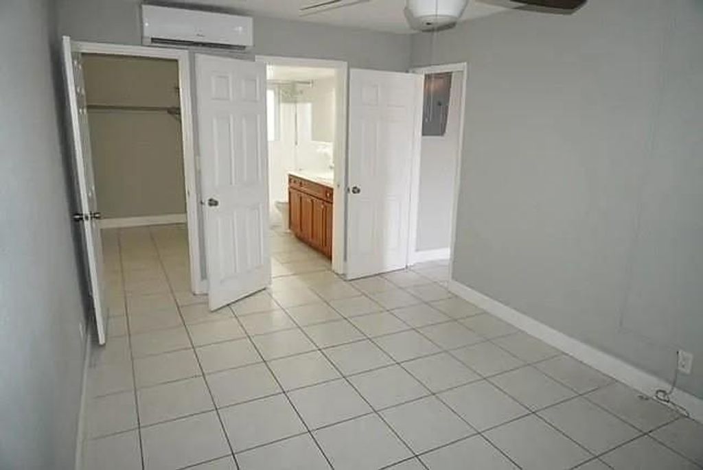 Photo of 5141 NE 18th Ave #3, Fort Lauderdale, FL 33334 (MLS # F10520403)