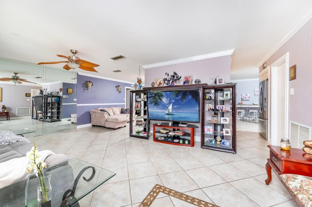 1700 NW 70th Ln