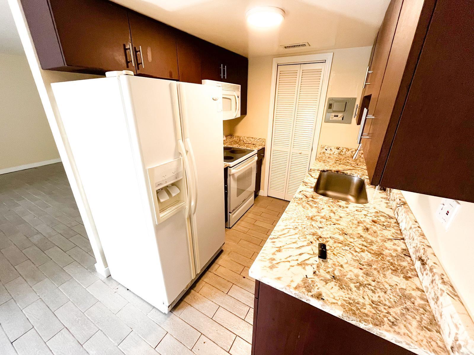 LAKE WORTH TOWN OF - Residential Lease