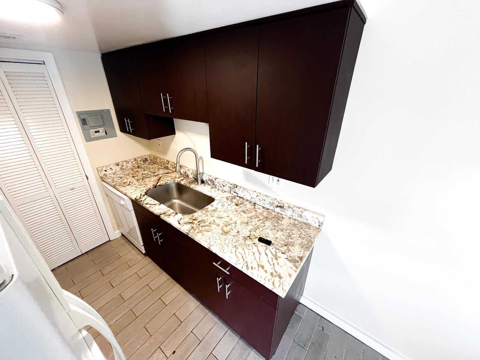 LAKE WORTH TOWN OF - Residential Lease