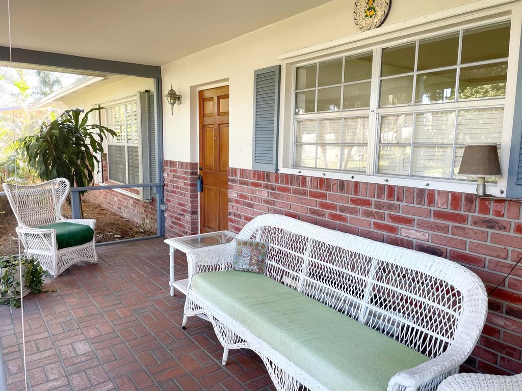 Photo of 902 SE Ocean Avenue, Stuart, FL 34996 (MLS # R10944150)