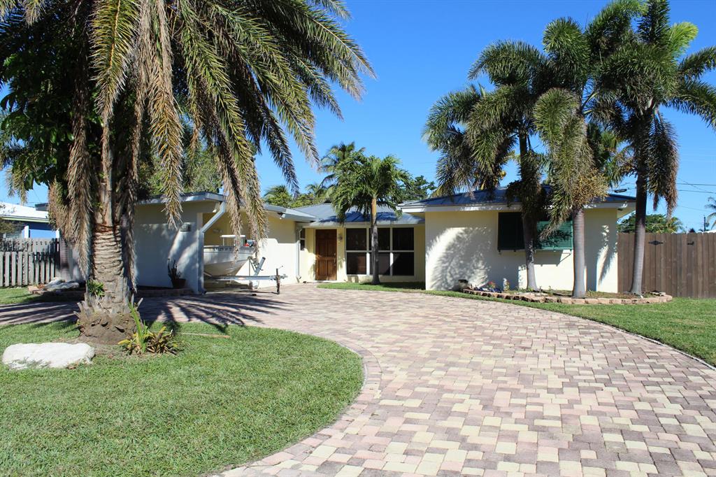 Charming and beautifully, updated single family home . Sliding glass door and windows are impact. Located in the heart of Boca Raton. Fenced in backyard. Close to beaches, Mizner Park, restaurants, shopping, and local universities.