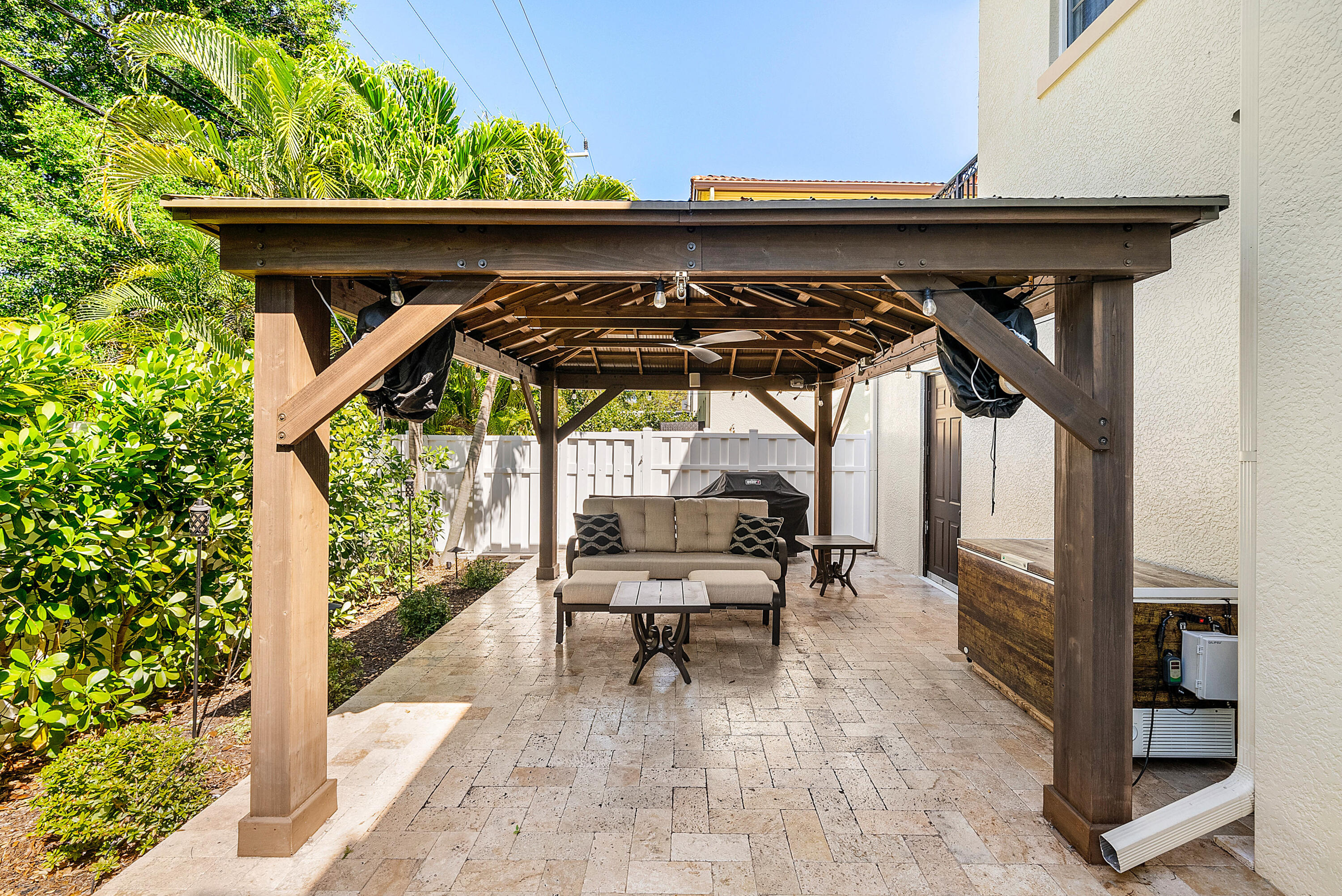 ROYAL POINCIANA - Residential