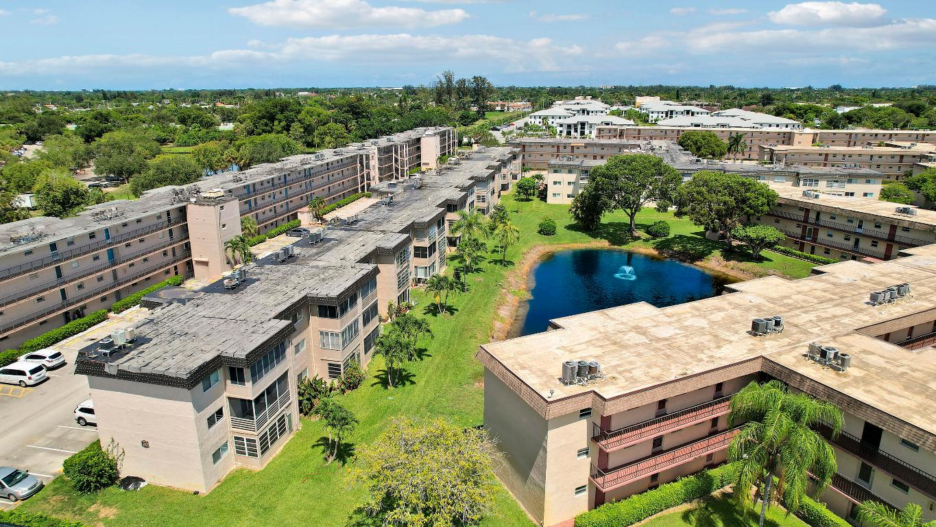 LAKESIDE VILLAGE CONDO 8 - Residential