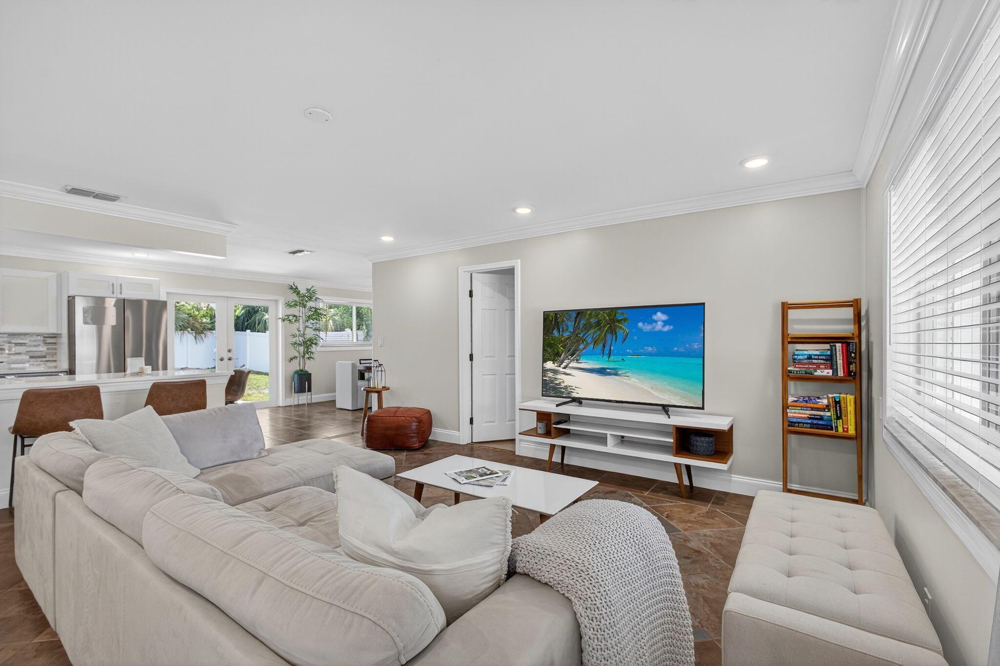 342 Azalea Street, Palm Beach Gardens, FL, 33410/$595,000 2 342 Azalea Street