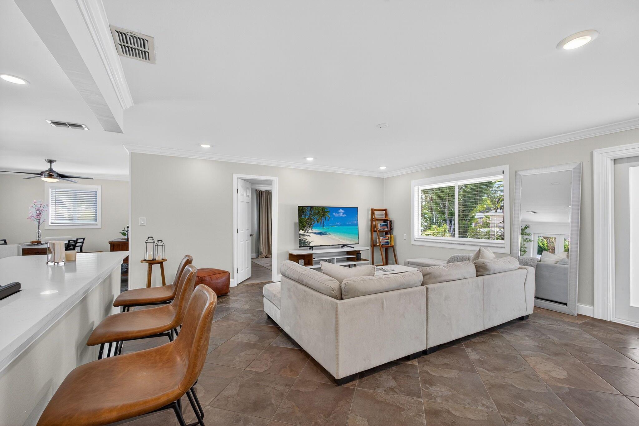 342 Azalea Street, Palm Beach Gardens, FL, 33410/$595,000 4 342 Azalea Street