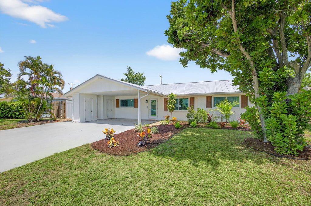 Photo of 342 Azalea Street, Palm Beach Gardens, FL 33410 (MLS # R11106350)