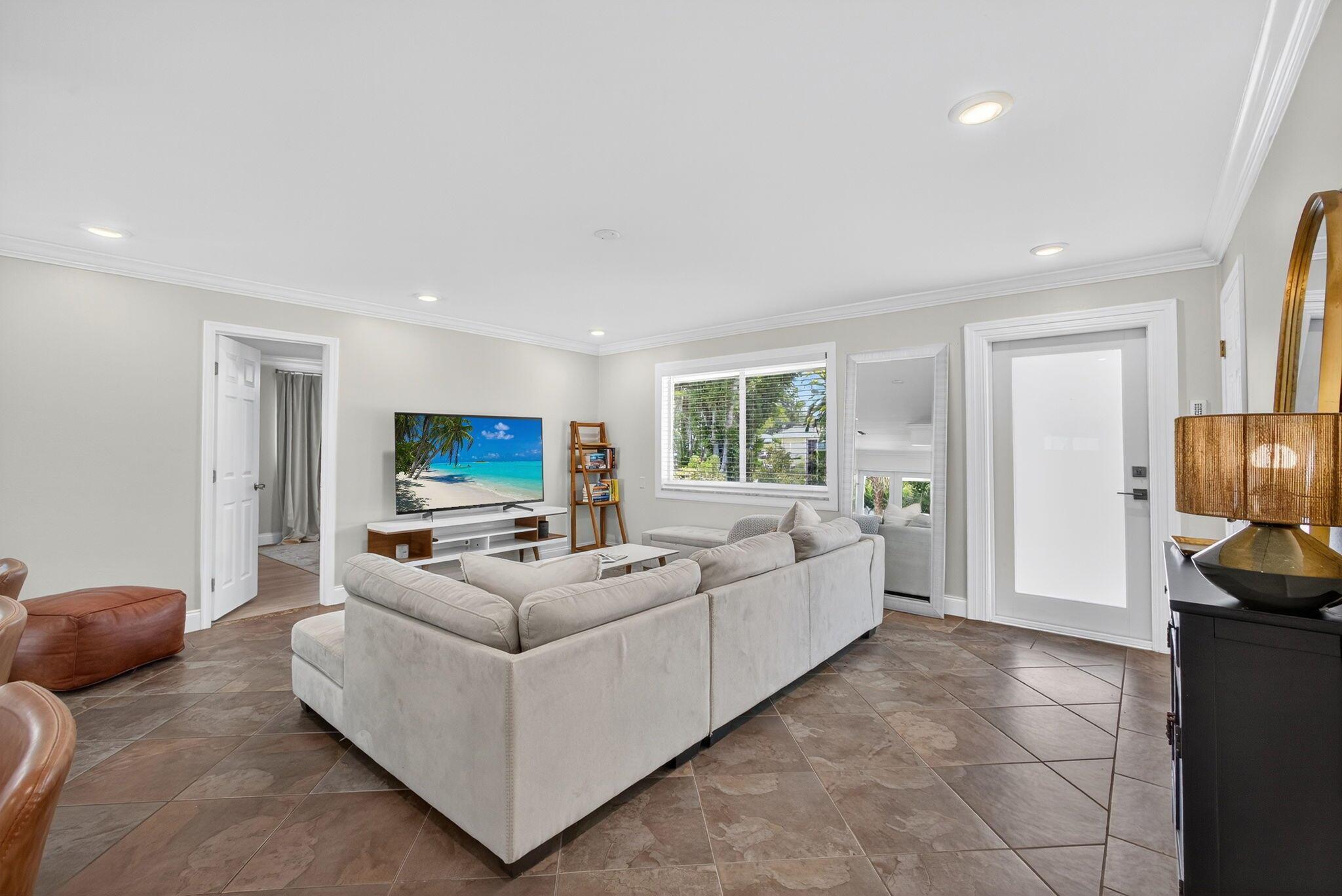 342 Azalea Street, Palm Beach Gardens, FL, 33410/$595,000 3 342 Azalea Street