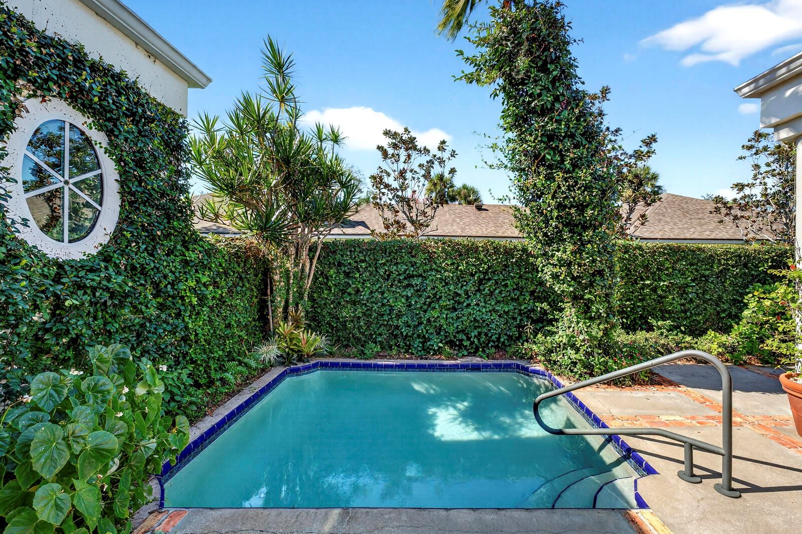 Charleston Square - Residential