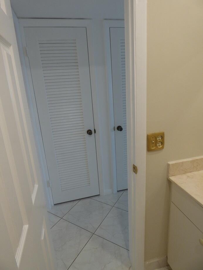 KINGS POINT BURGUNDY COND - Residential