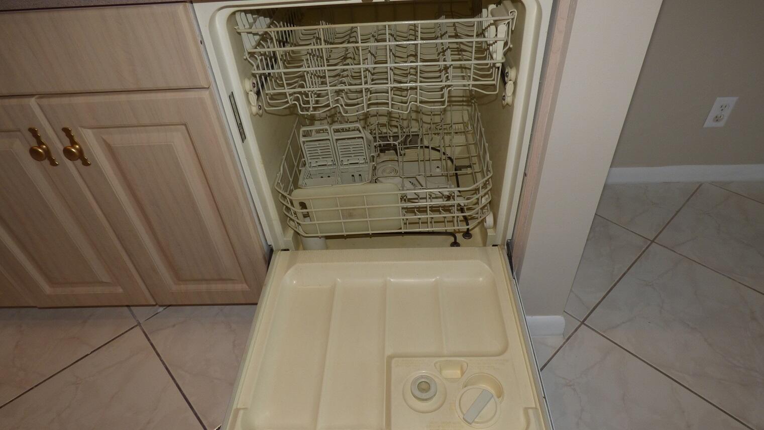 KINGS POINT BURGUNDY COND - Residential