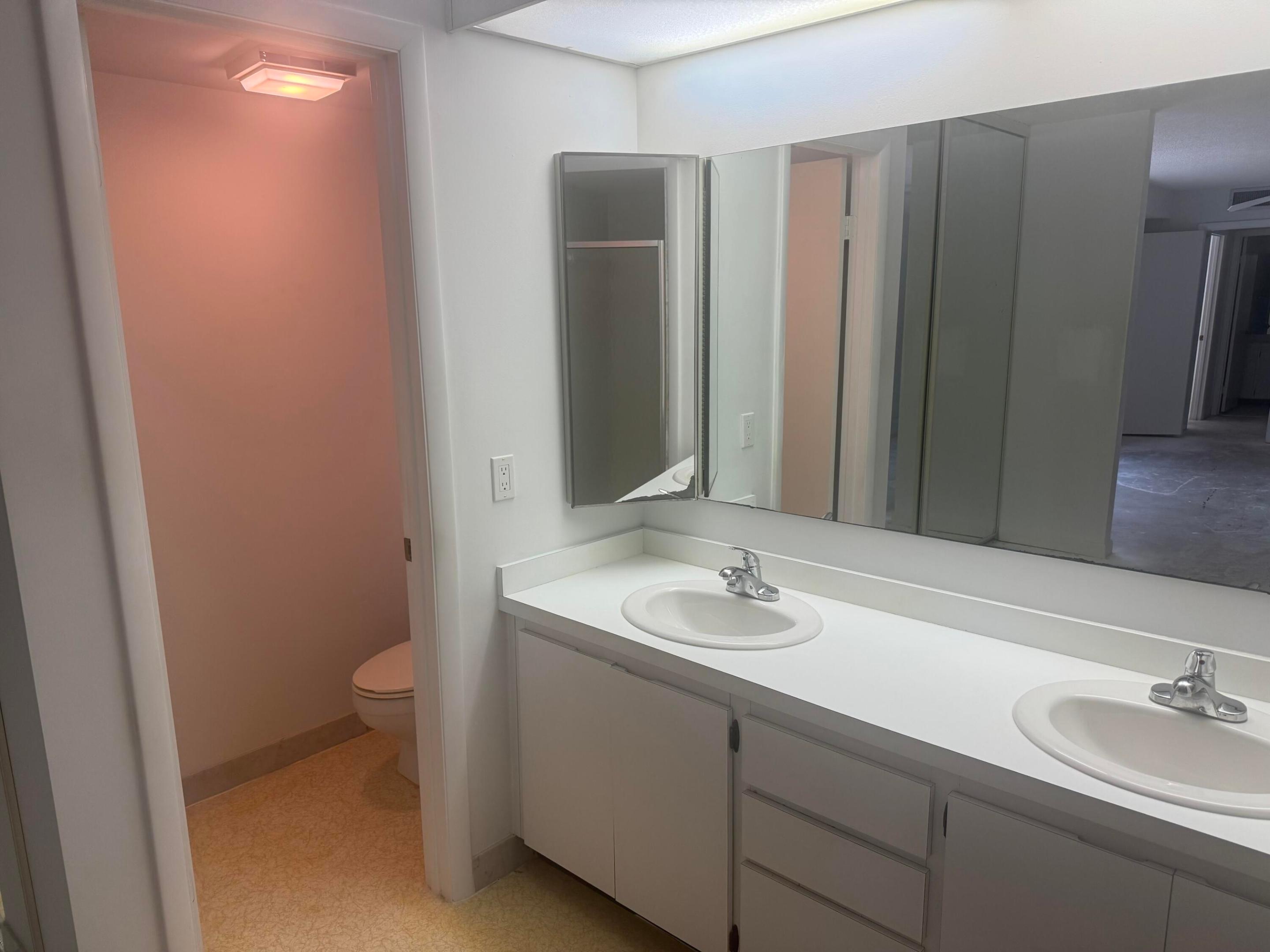 GARDEN LAKES AND GARDEN SQUARE SHOPS - Residential