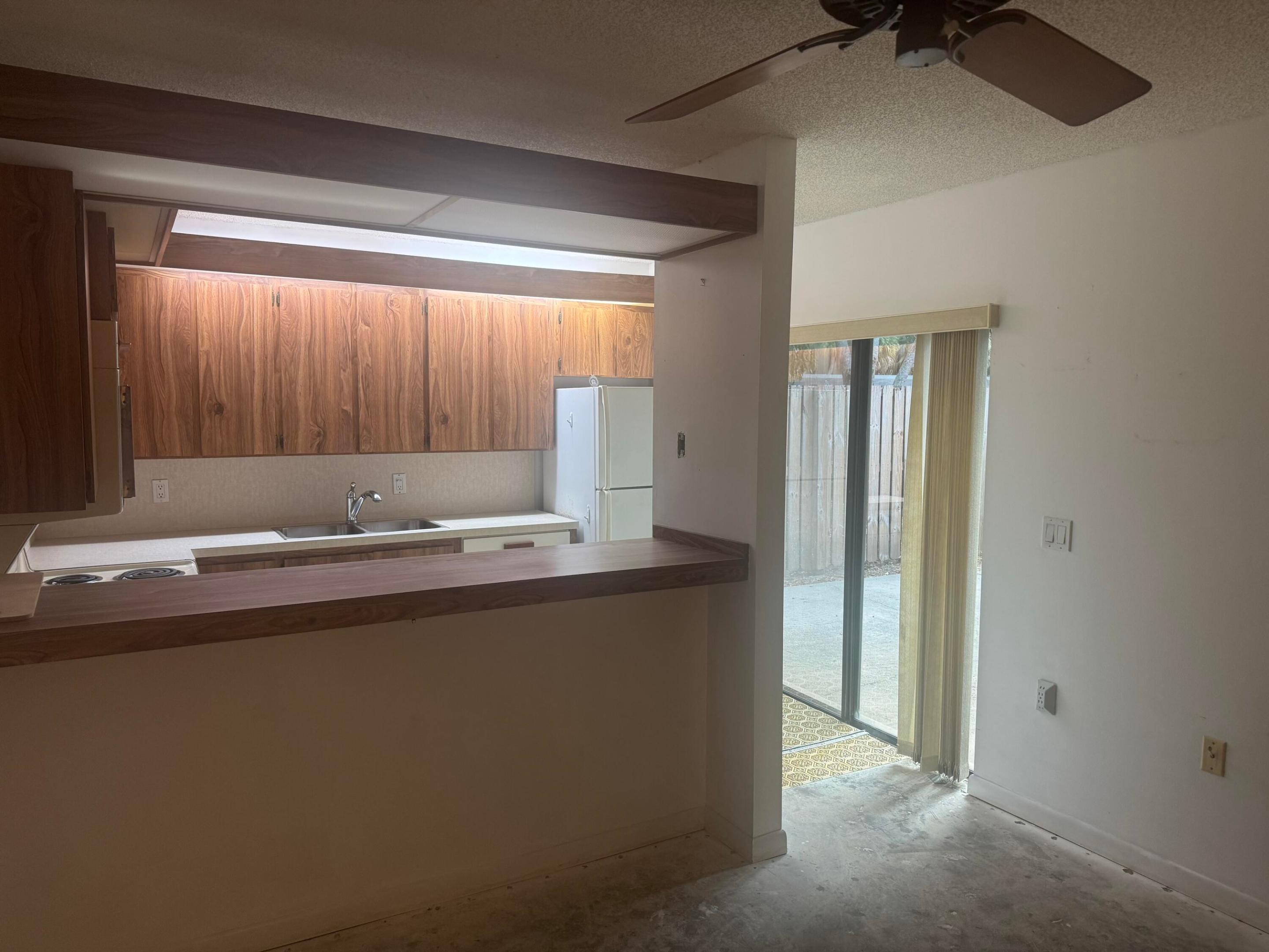 GARDEN LAKES AND GARDEN SQUARE SHOPS - Residential