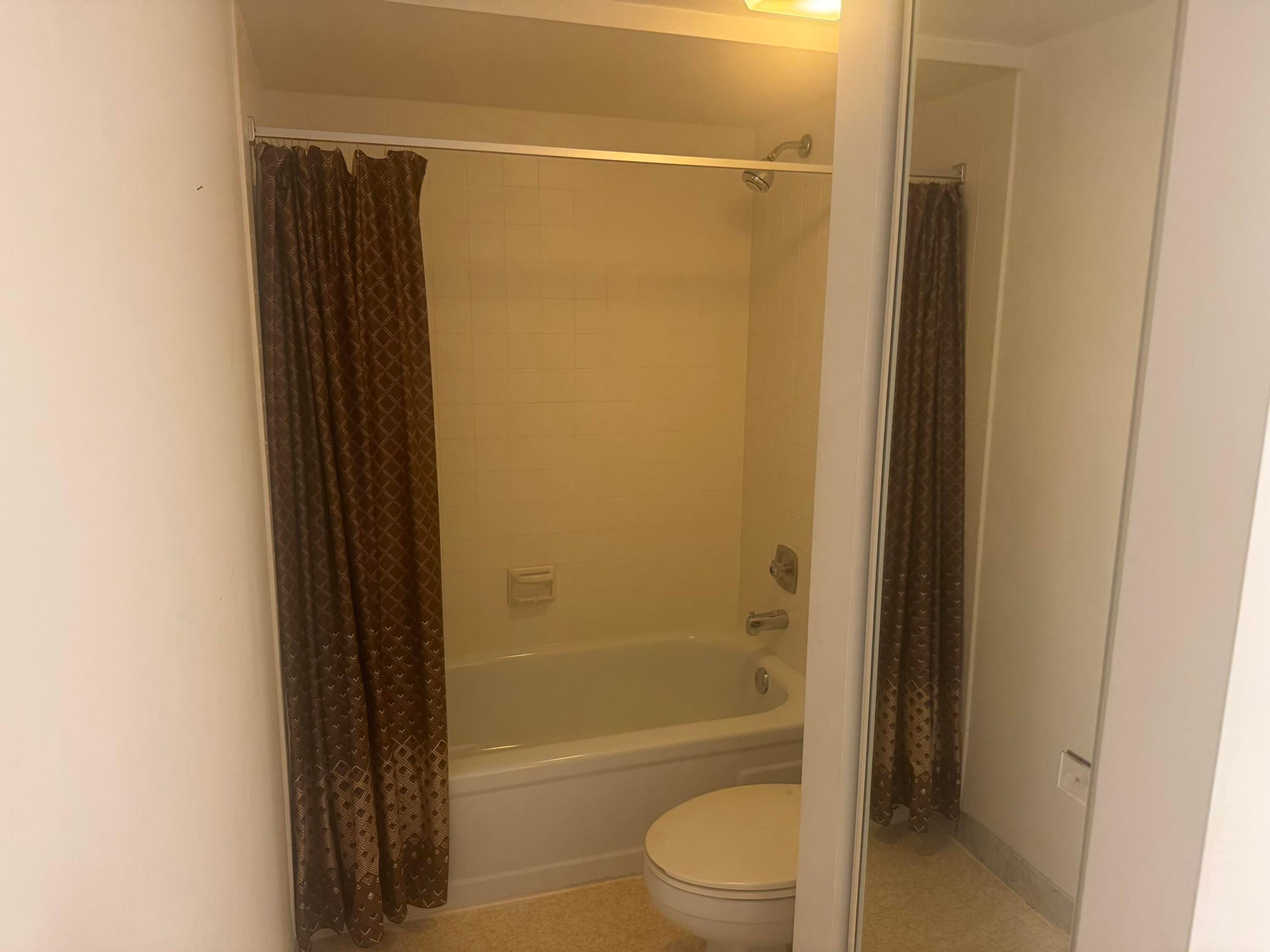 GARDEN LAKES AND GARDEN SQUARE SHOPS - Residential