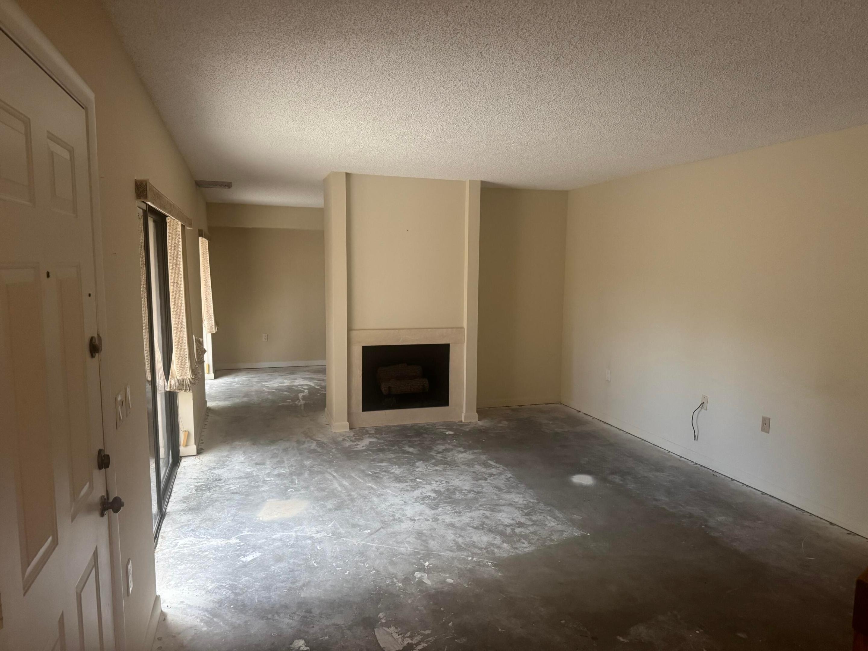 GARDEN LAKES AND GARDEN SQUARE SHOPS - Residential