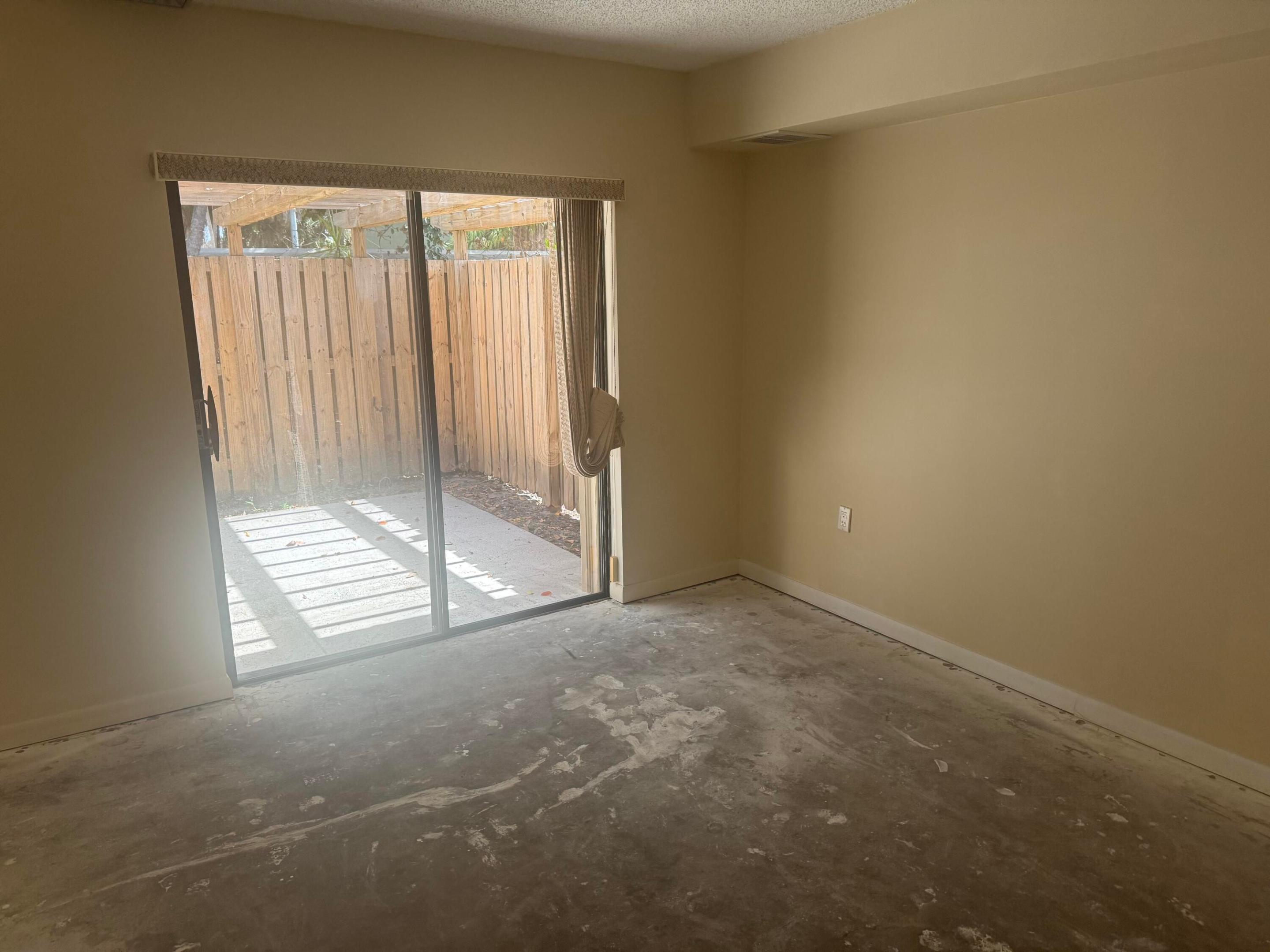 GARDEN LAKES AND GARDEN SQUARE SHOPS - Residential