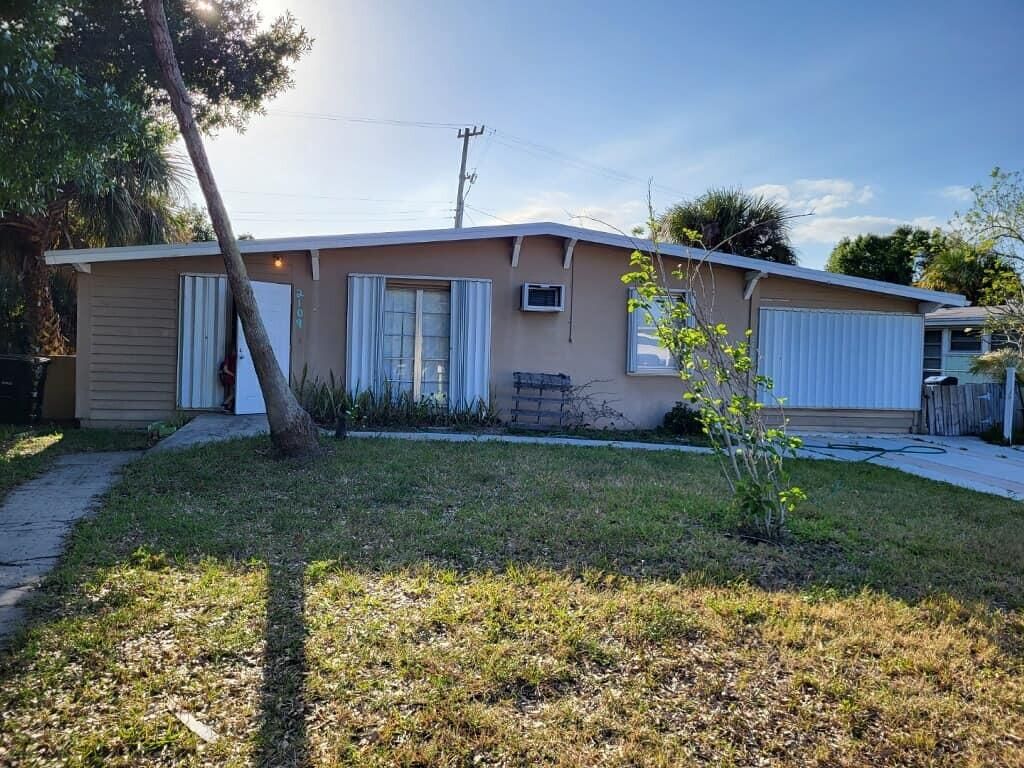 Photo of 2109 S 3rd Street, Fort Pierce, FL 34950 (MLS # R10795929)