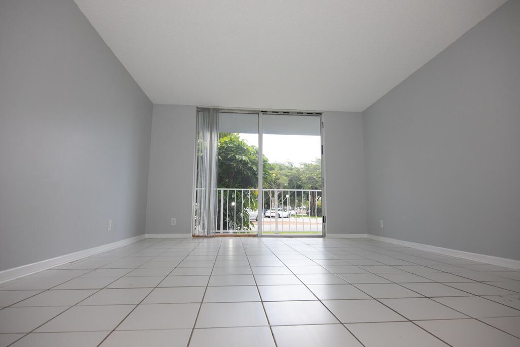 Photo of 500 Executive Center Drive #1m, West Palm Beach, FL 33401 (MLS # R11002556)