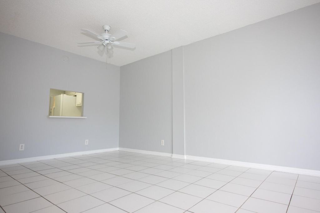 Photo of 500 Executive Center Drive #1m, West Palm Beach, FL 33401 (MLS # R11002556)