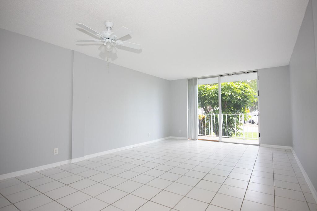 Photo of 500 Executive Center Drive #1m, West Palm Beach, FL 33401 (MLS # R11002556)