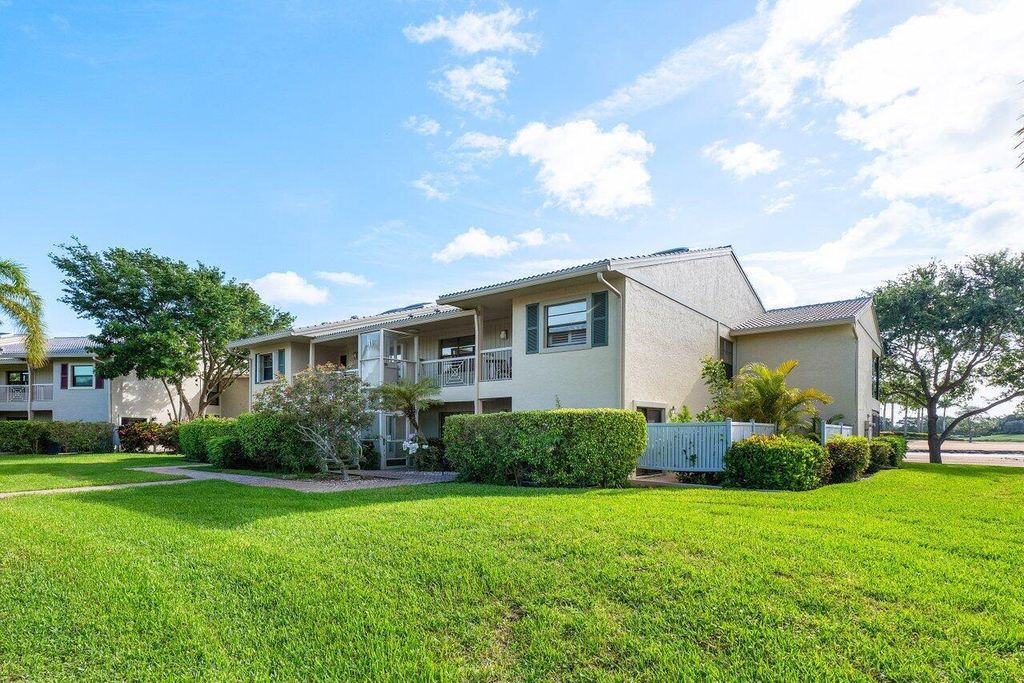 Photo of 11 Eastgate Drive #C, Boynton Beach, FL 33436 (MLS # R10972654)