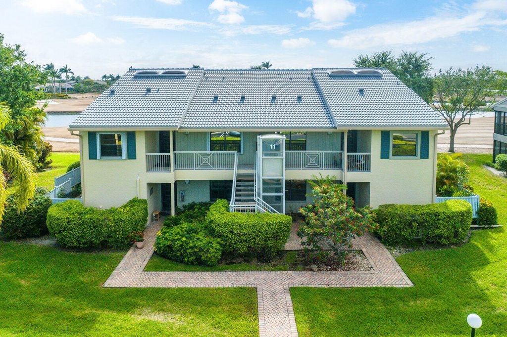 Photo of 11 Eastgate Drive #C, Boynton Beach, FL 33436 (MLS # R10972654)