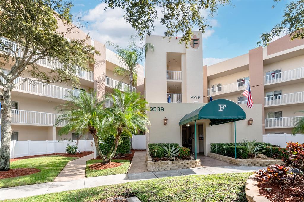 Waterfront two bedroom, two bathroom home in Weldon of Kings Point in Tamarac. This is an age restricted, 55+ Community. Property features tile in the main living areas, brand new carpet in bedrooms, new ceiling fans and fixtures and a gorgeous lakefront view! Property has been freshly painted and is conveniently located next to building elevator. Schedule your private tour today!
