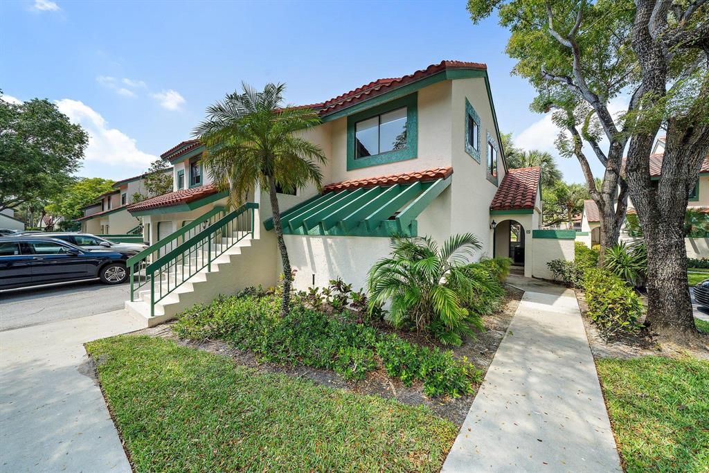 Photo of 2 E Lexington Lane E #D, Palm Beach Gardens, FL 33418 (MLS # R10710452)