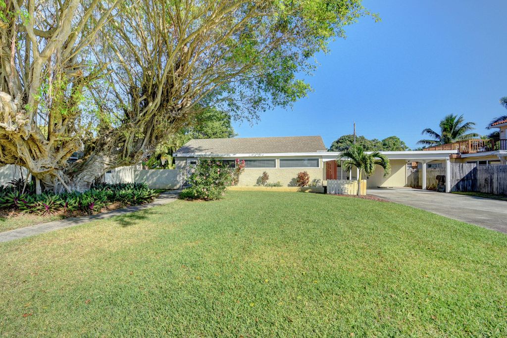 Photo of 373 Glenn Road, West Palm Beach, FL 33405 (MLS # R10776426)