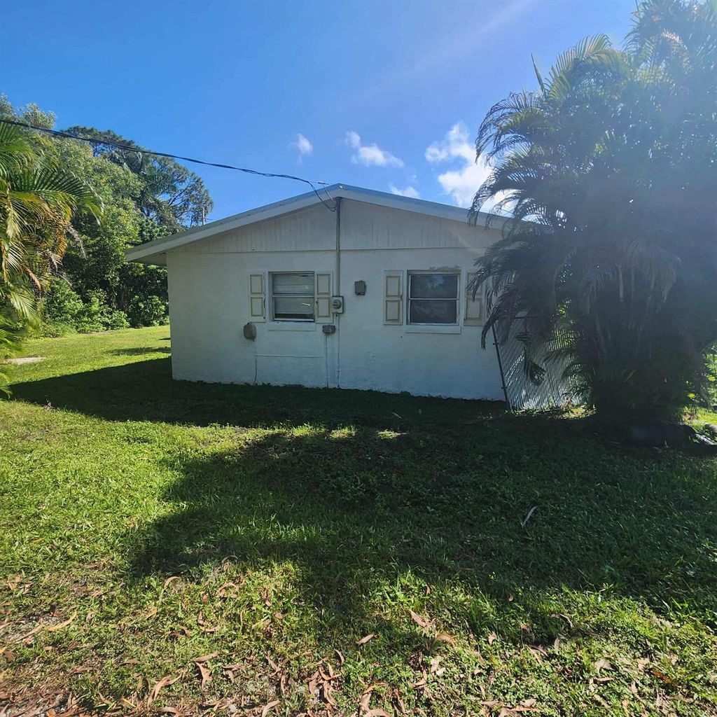 Photo of 855 SE Highland Avenue, Stuart, FL 34997 (MLS # R11136388)